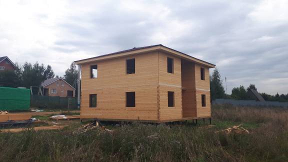Фото готовых работ - Дом по усадку из проф. бруса естественной влажности 10×9 м. (Д-77)